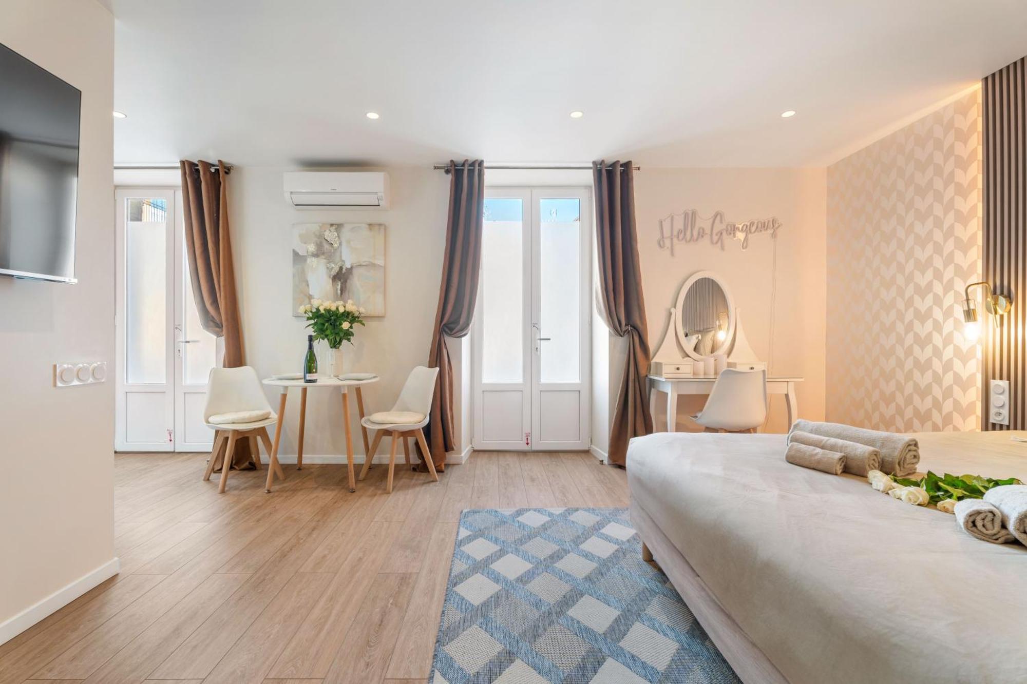 Nice Renting - Love Room Massena - Luxe Room - Jacuzzi - Terrace - King Bed - Ac Zewnętrze zdjęcie