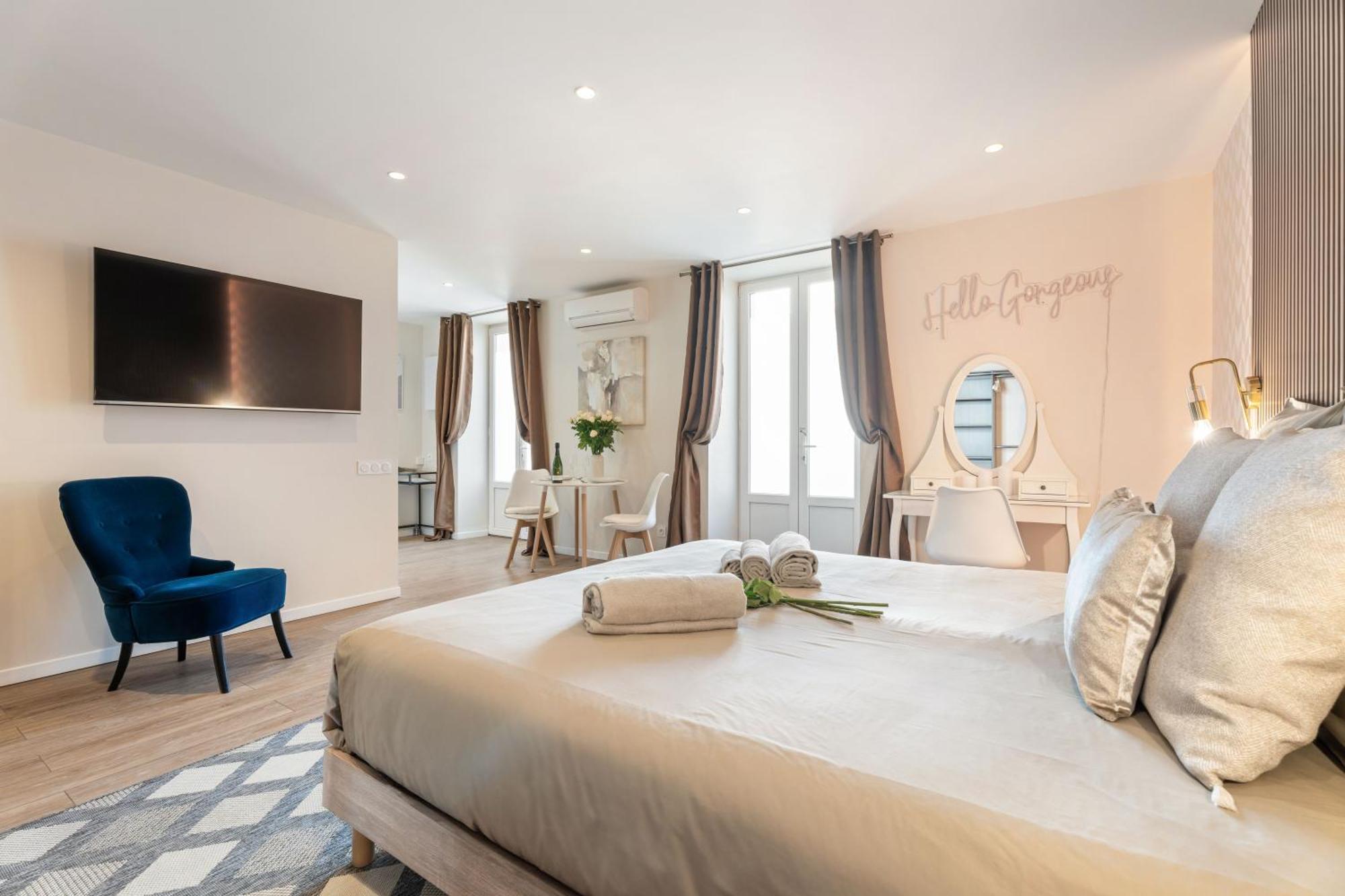 Nice Renting - Love Room Massena - Luxe Room - Jacuzzi - Terrace - King Bed - Ac Zewnętrze zdjęcie
