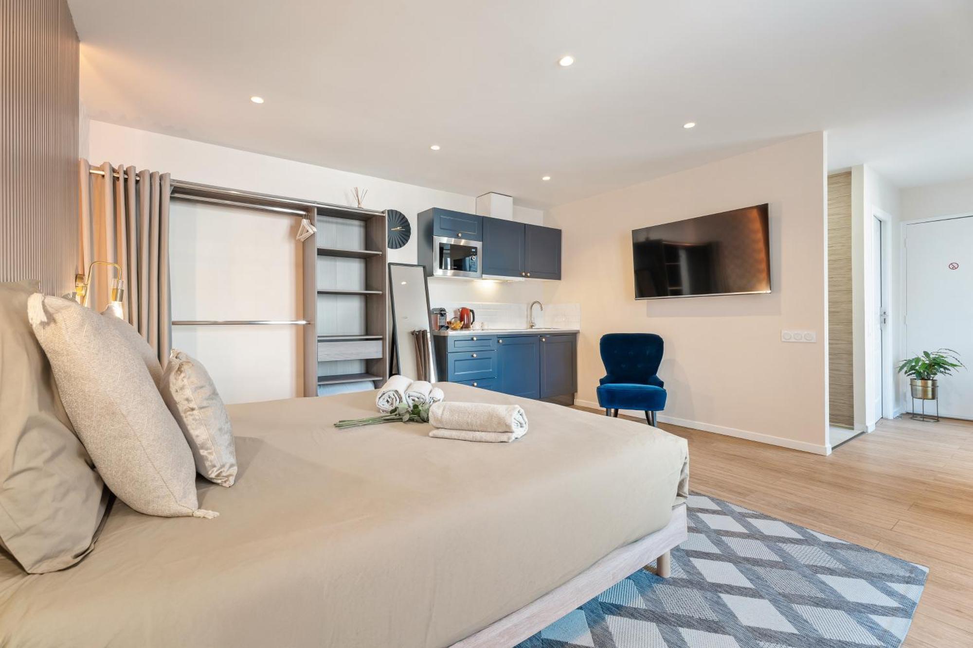 Nice Renting - Love Room Massena - Luxe Room - Jacuzzi - Terrace - King Bed - Ac Zewnętrze zdjęcie