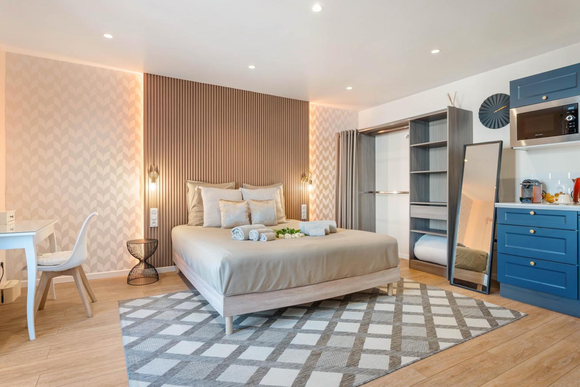 Nice Renting - Love Room Massena - Luxe Room - Jacuzzi - Terrace - King Bed - Ac Zewnętrze zdjęcie